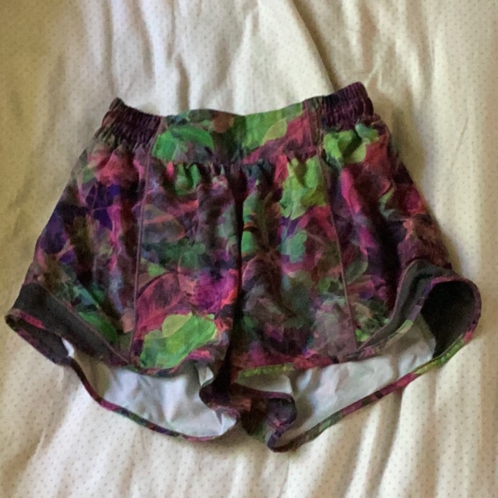 Lululemon hotty hots size 4